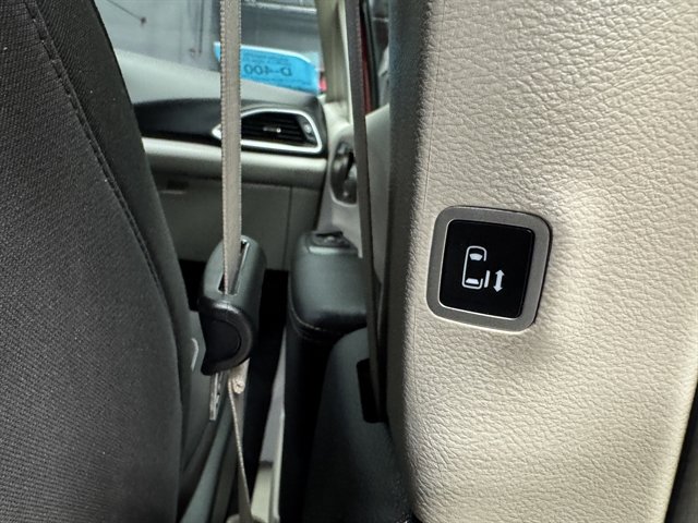 Used 2023 Chrysler Voyager LX FWD image 17