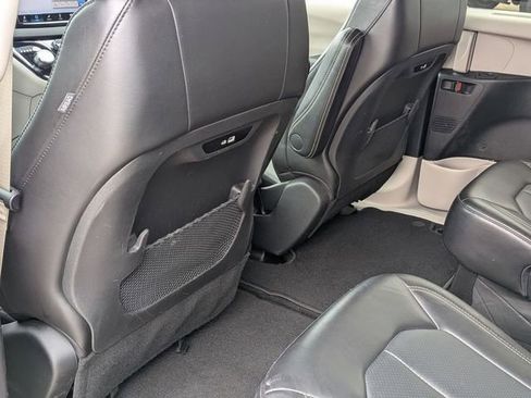 Used 2024 Chrysler Pacifica Touring-L FWD image 26