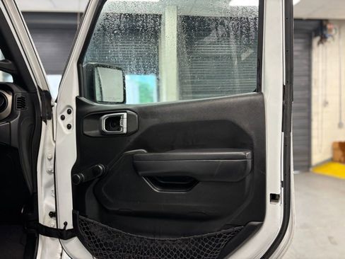 Used 2018 Jeep Wrangler Unlimited Sport image 13