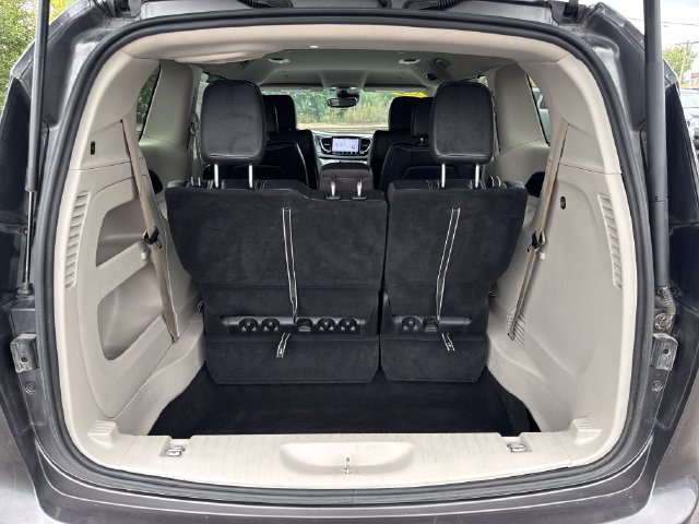 Used 2022 Chrysler Pacifica Touring-L FWD image 22