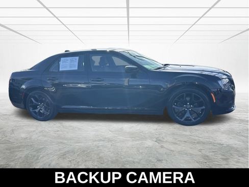 Used 2021 Chrysler 300 Touring w/ Sport Appearance Package RWD image 4