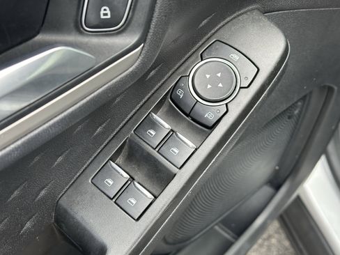 Used 2020 Ford Escape SE image 21