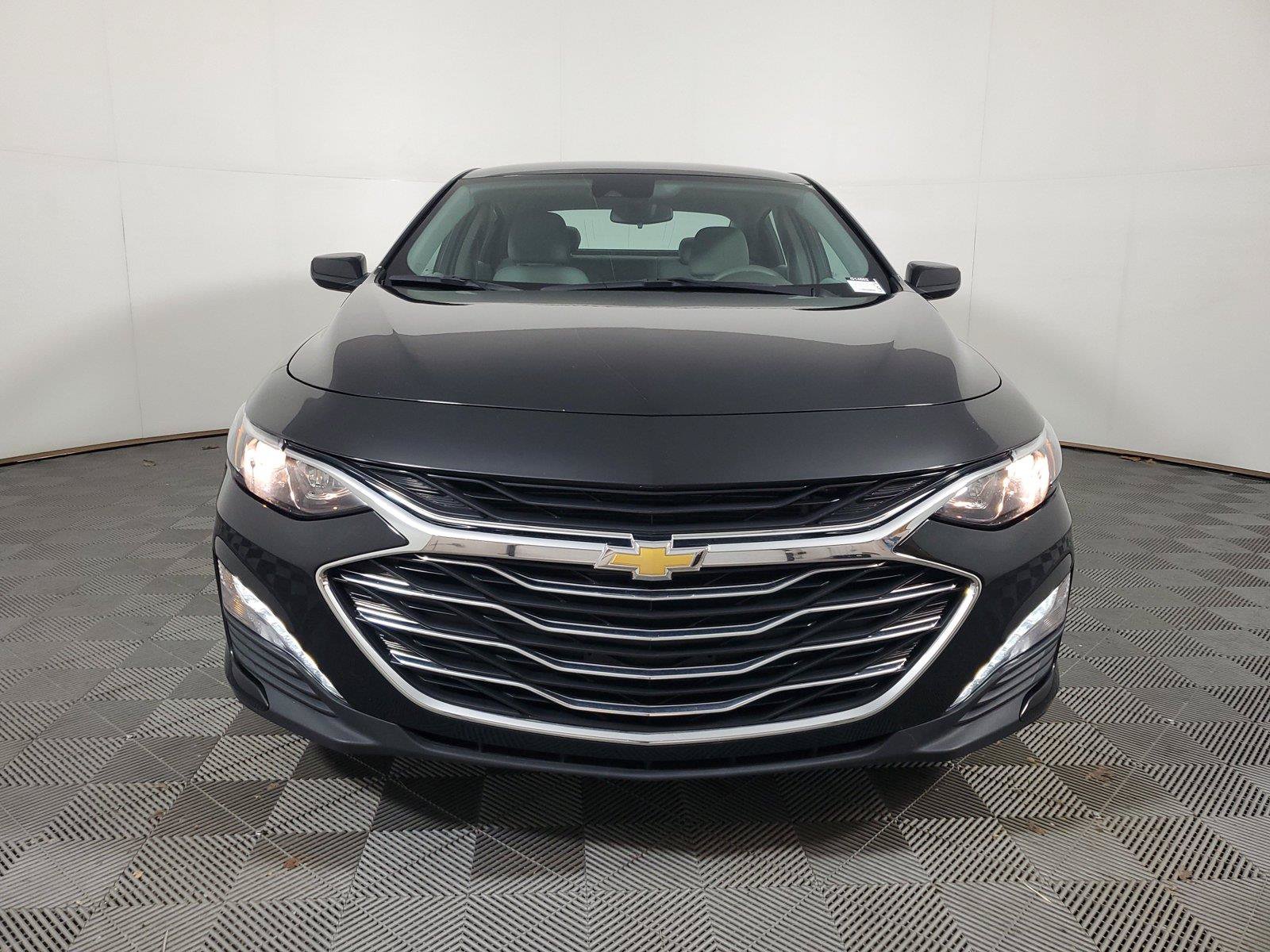 Used 2025 Chevrolet Malibu LT FWD image 2