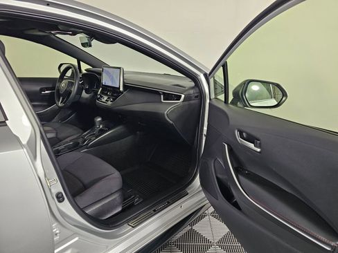 Used 2025 Toyota Corolla SE w/ SE Premium Package image 37