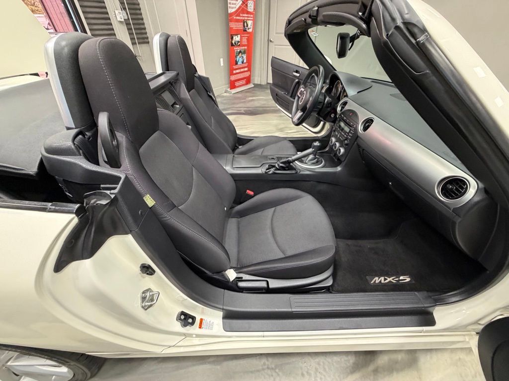 Used 2009 MAZDA MX-5 Miata Touring w/ Suspension Pkg RWD image 36