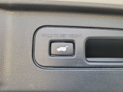 Used 2023 Honda Pilot Touring image 11