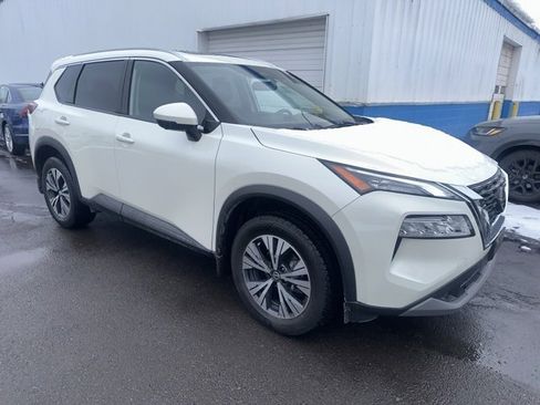 Used 2021 Nissan Rogue SV w/ Premium Package image 2