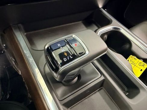 Certified 2025 Chevrolet Silverado 1500 High Country w/ Technology Package image 17