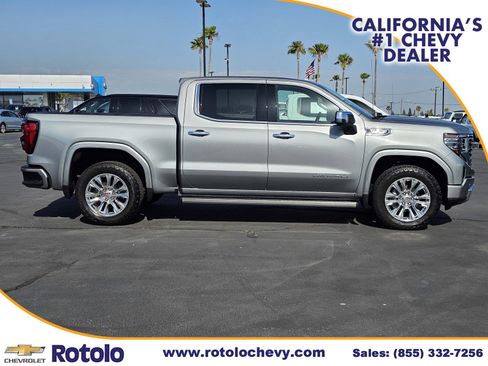 Used 2025 GMC Sierra 1500 Denali w/ Technology Package AWD/4WD image 8