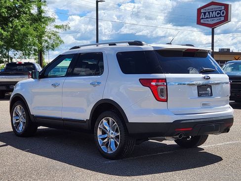 Used 2014 Ford Explorer XLT w/ Equipment Group 202A AWD/4WD image 9