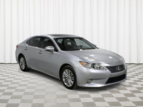 Used 2015 Lexus ES 350 w/ Luxury Package FWD image 1