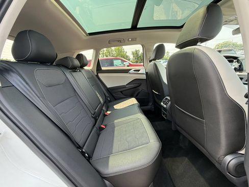 Used 2025 Volkswagen Taos SE w/ Panoramic Sunroof Package AWD/4WD image 24