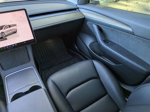 Used 2022 Tesla Model 3 Long Range image 16