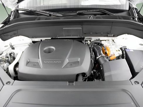 New 2025 Volvo XC90 T8 Plus w/ Protection Package Premier image 13