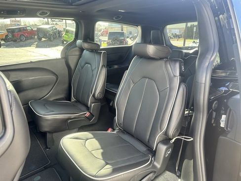 New 2026 Chrysler Pacifica Limited image 22
