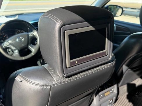 Used 2015 Nissan Pathfinder Platinum w/ Family Entertainment Package FWD image 10