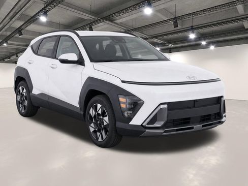 Used 2025 Hyundai Kona SEL FWD image 2