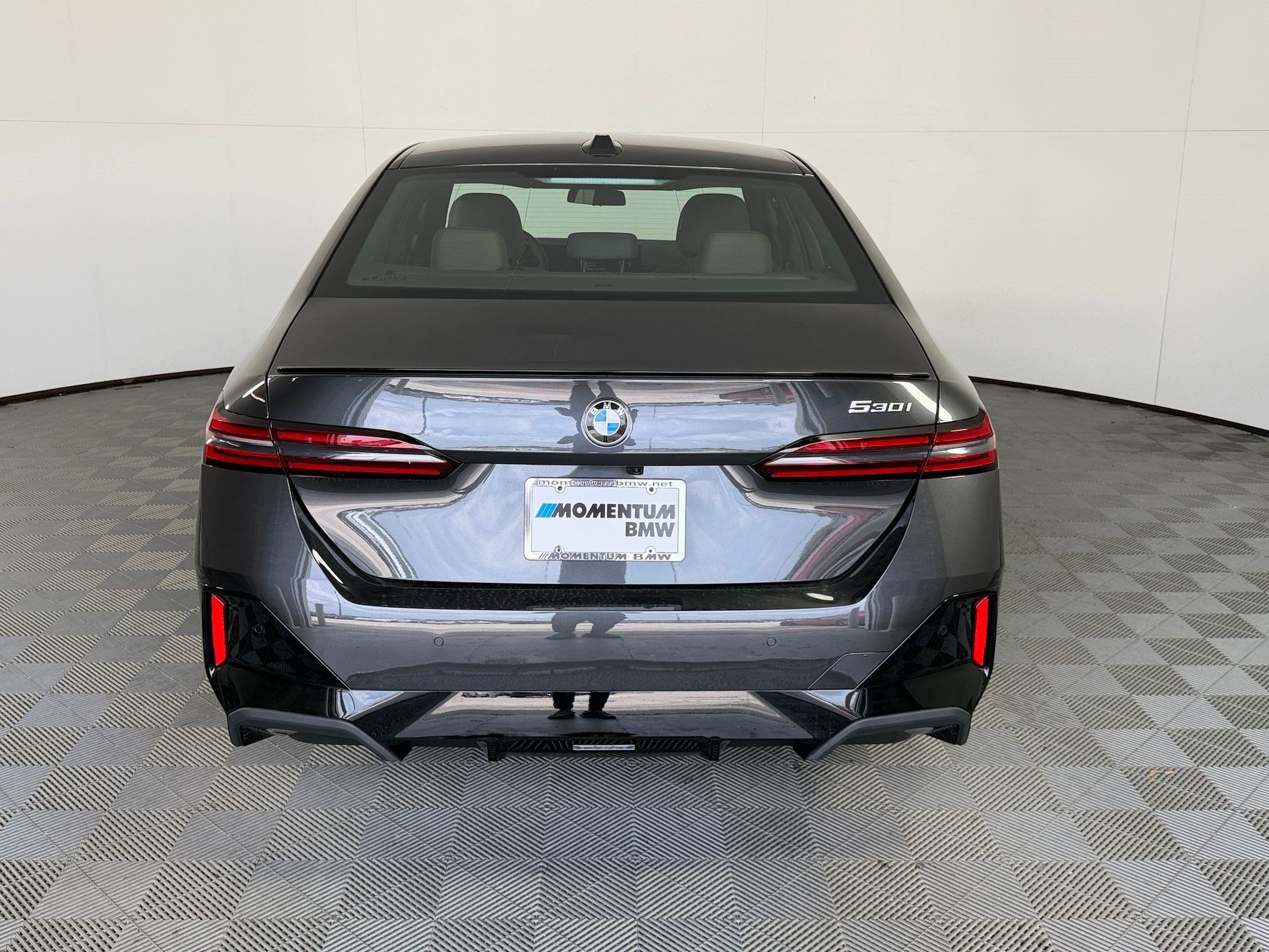 Used 2027 BMW 530i w/ M Sport Package RWD image 10