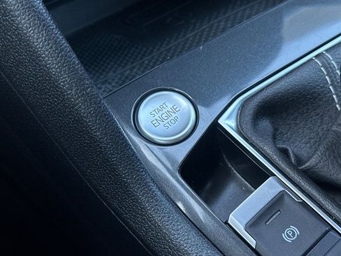 Used 2022 Volkswagen Tiguan SE image 30