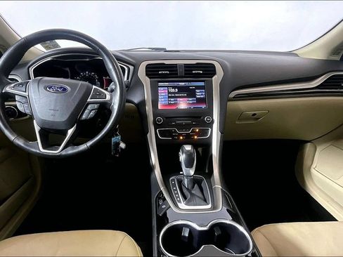 Used 2016 Ford Fusion SE w/ Equipment Group 202A FWD image 11