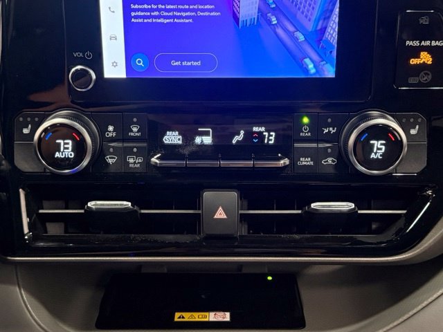 Used 2023 Toyota Highlander XLE FWD image 28