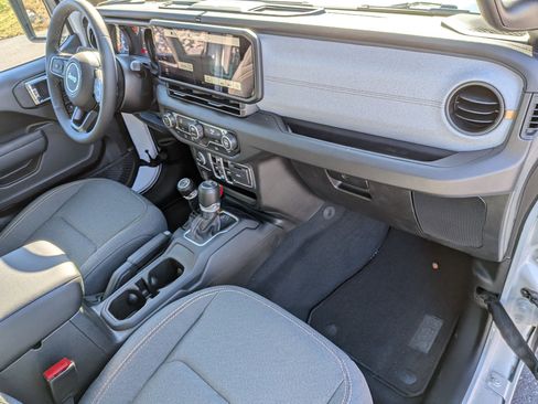 New 2025 Jeep Gladiator Sport image 30