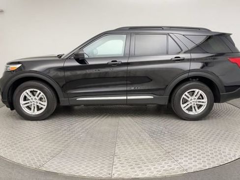 Used 2023 Ford Explorer XLT w/ Equipment Group 202A AWD/4WD image 5