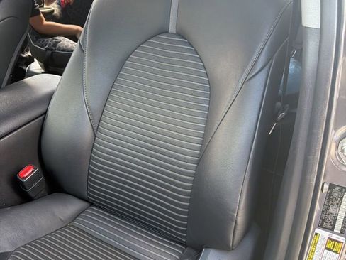 Used 2019 Toyota Camry SE image 5