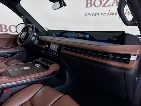 New 2026 Lincoln Navigator Reserve AWD/4WD image 33