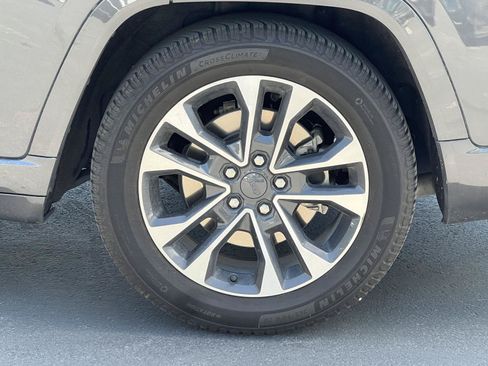 Used 2023 Jeep Grand Cherokee L Overland AWD/4WD image 14