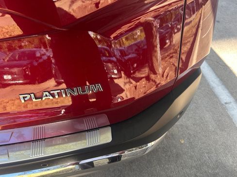 Used 2023 Nissan Rogue Platinum w/ Platinum Premium Package FWD image 4