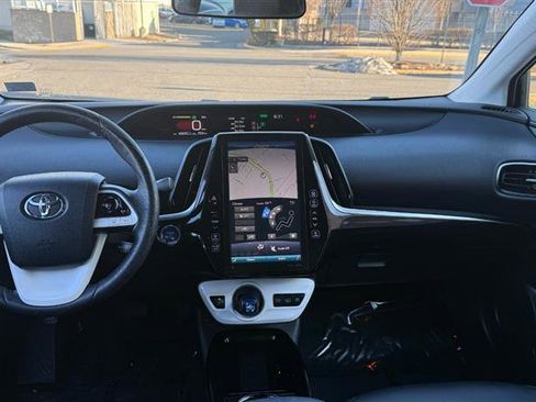 Used 2017 Toyota Prius Prime Premium image 21