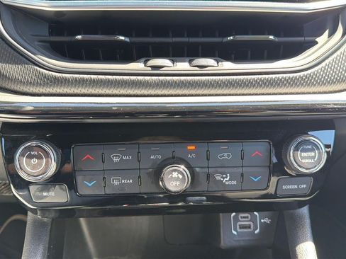 Used 2025 Jeep Compass Trailhawk AWD/4WD image 22