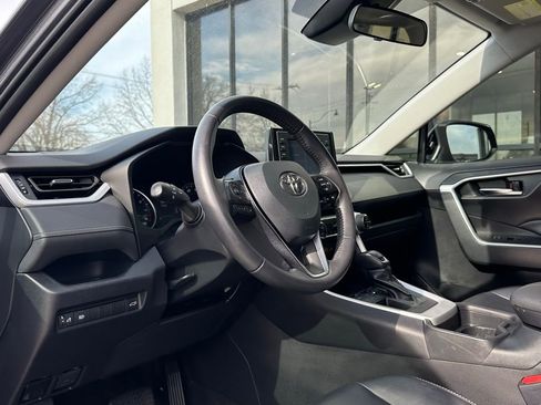 Used 2020 Toyota RAV4 XLE Premium image 2