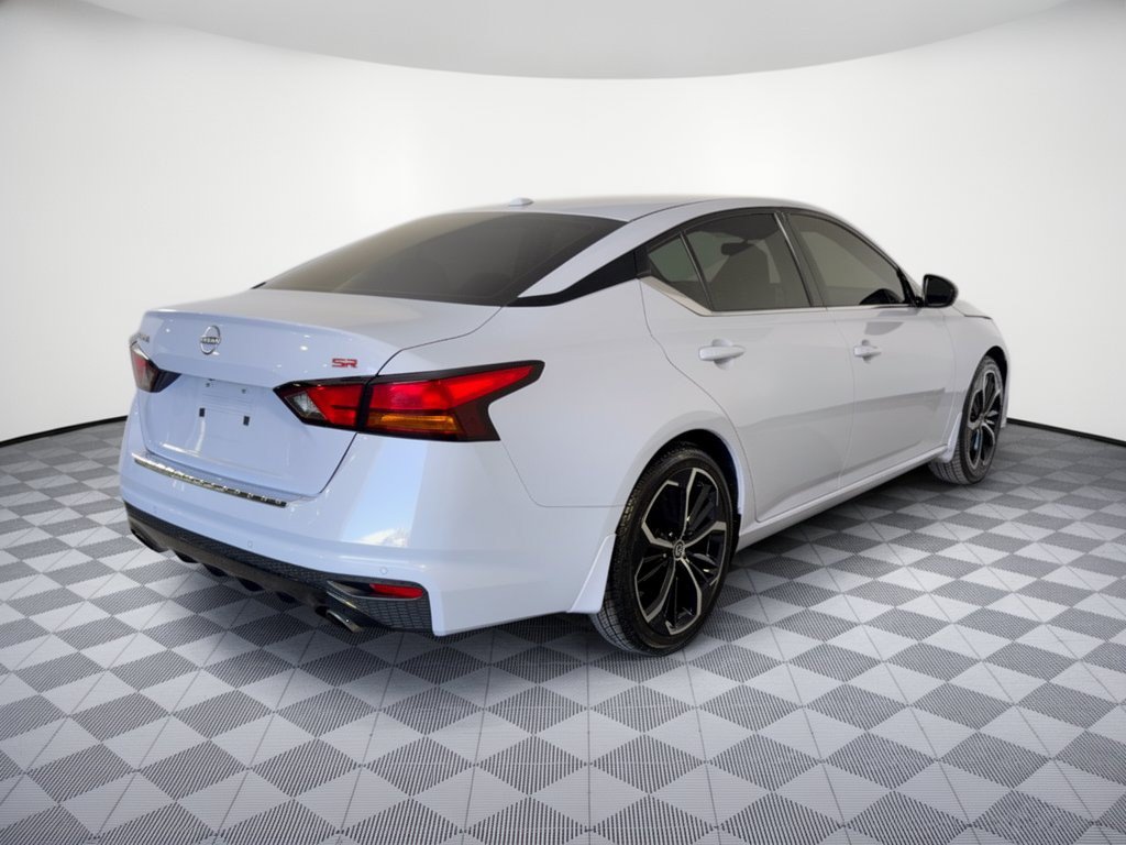 Used 2023 Nissan Altima 2.5 SR FWD image 9