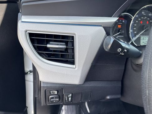 Used 2016 Toyota Corolla LE FWD image 39