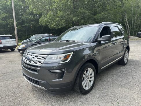 Used 2018 Ford Explorer XLT image 5