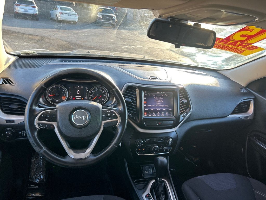 Used 2015 Jeep Cherokee Latitude FWD image 14