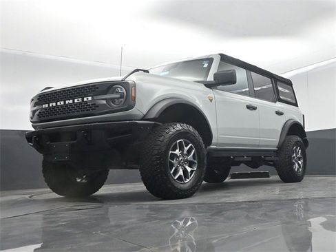 Used 2021 Ford Bronco Badlands image 49