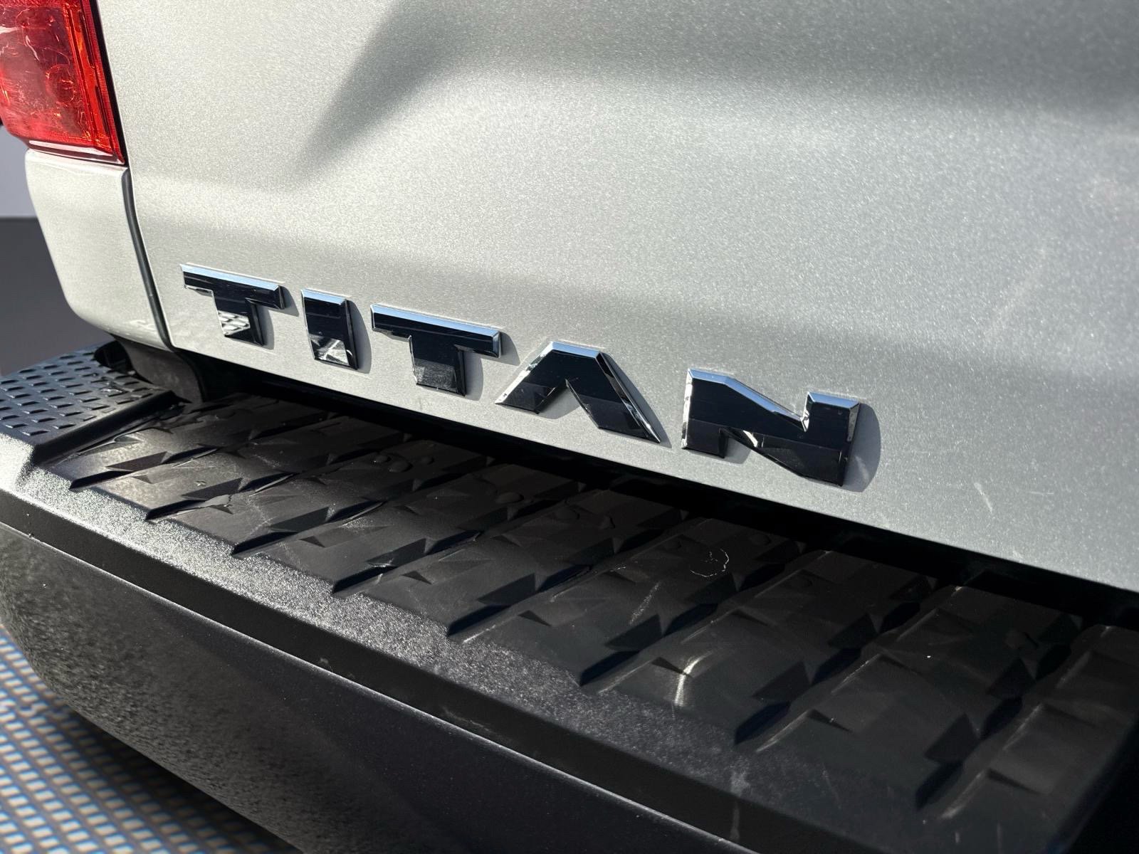 Used 2018 Nissan Titan PRO-4X AWD/4WD image 7