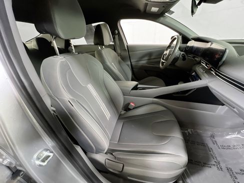 Used 2023 Hyundai Elantra SEL w/ Convenience Package image 27