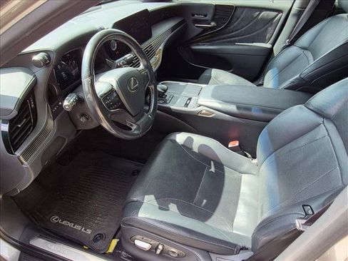 Used 2022 Lexus LS 500 w/ Accessory Package (Z2) RWD image 13