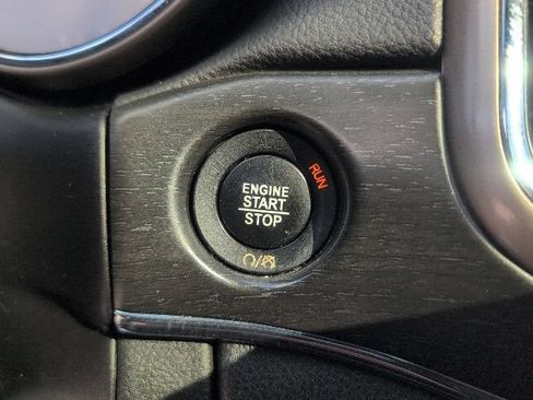 Used 2017 Jeep Grand Cherokee Limited w/ Luxury Group II AWD/4WD image 29