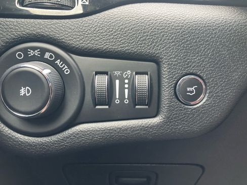Used 2020 Jeep Cherokee Latitude Plus AWD/4WD image 13