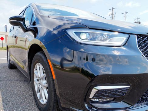 Used 2026 Chrysler Pacifica Select FWD image 28