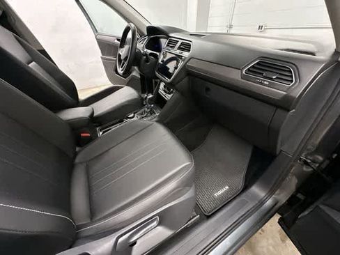 Used 2023 Volkswagen Tiguan SE image 21