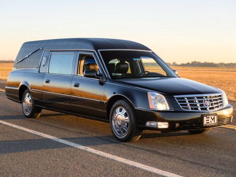 Used 2009 Cadillac DTS Hearse FWD image 1