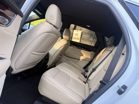 Used 2018 Cadillac XT5 Luxury w/ Driver Awareness Package AWD/4WD image 10