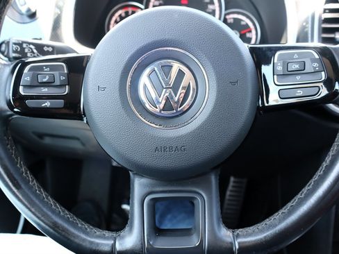 Used 2014 Volkswagen Beetle R-Line FWD image 31