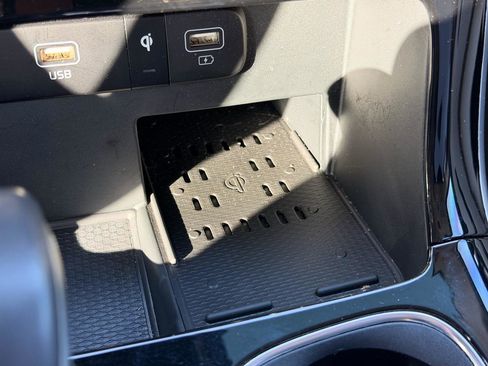 Used 2024 Kia Carnival EX image 52